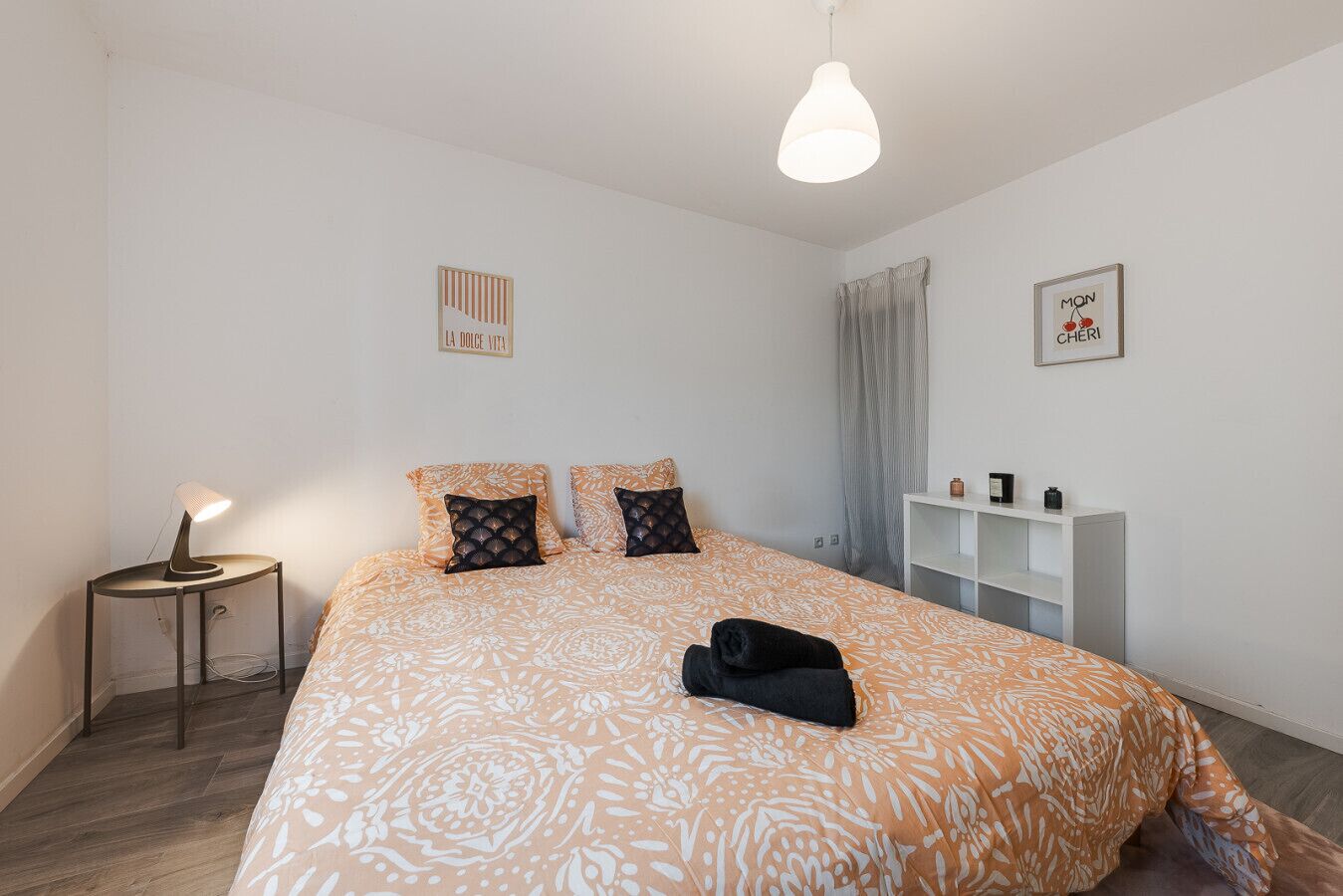 1 slaapkamer, een strijkplank/strijkijzer, wifi, beddengoed