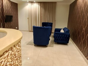Televisión de pantalla plana de 32 pulgadas con canales digitales