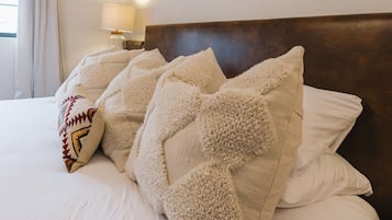 3 Schlafzimmer, Schreibtisch, Bügeleisen/Bügelbrett, Reisekinderbett