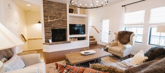 Cozy Spa Townhouse, Walk to Breweries