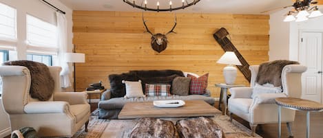 Smart-TV, peis og stereoanlegg