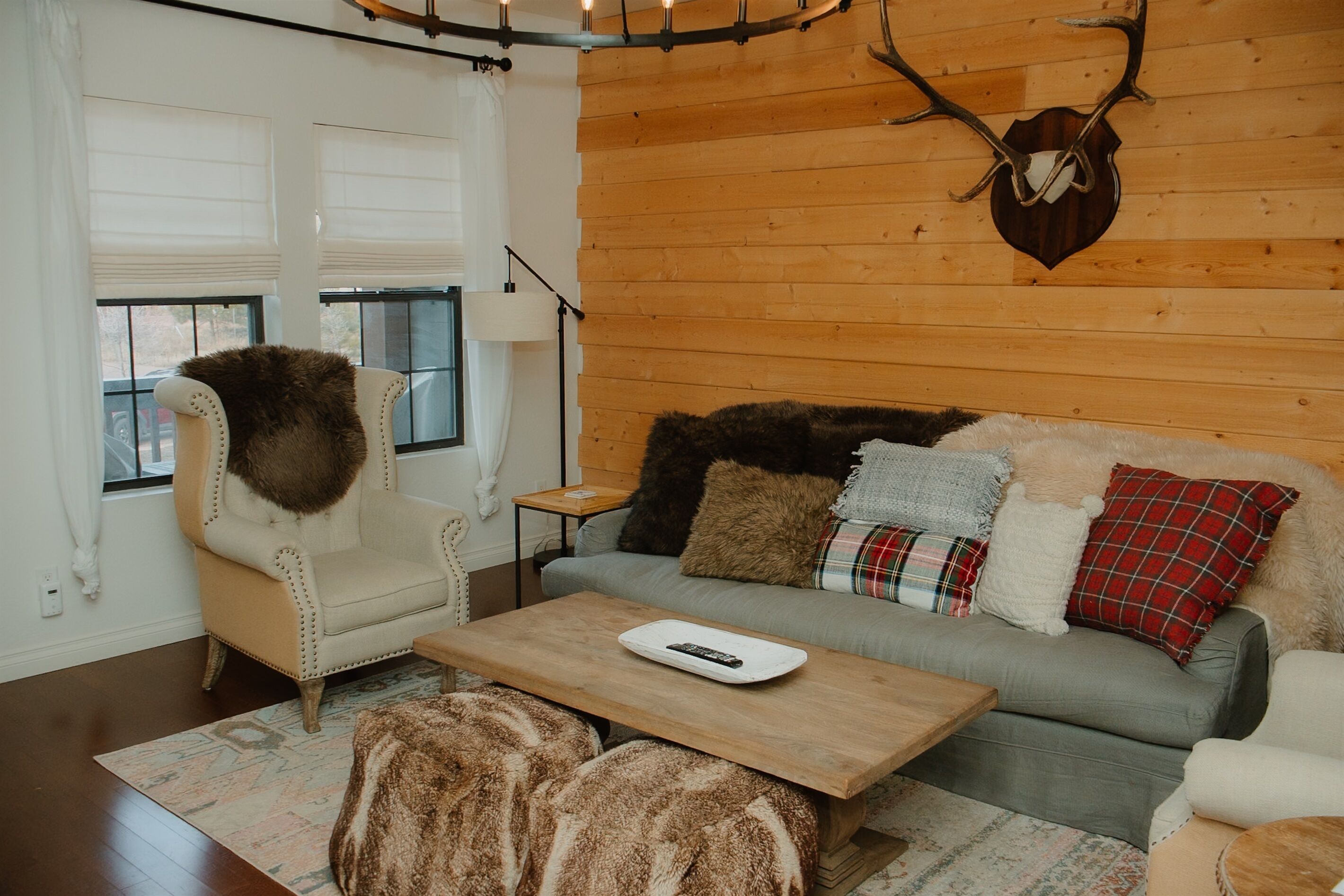 Smart TV, fireplace, stereo