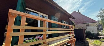 Romantic little log cabin, dogs welcome (fenced small garden)