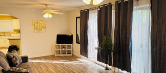 Entire Home Sleeps 5, near LSU Campus