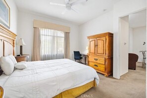 Iron/ironing board, free WiFi, bed sheets - Cozy 1BR Condo – Pools, Steps from Old Town (La Quinta)