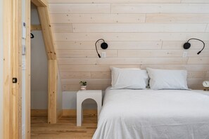 Escrivaninha, ferros/tábuas de passar roupa, Wi-Fi, roupa de cama