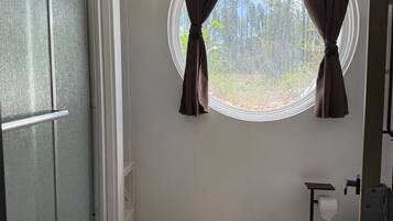 SĂšche-cheveux, serviettes fournies