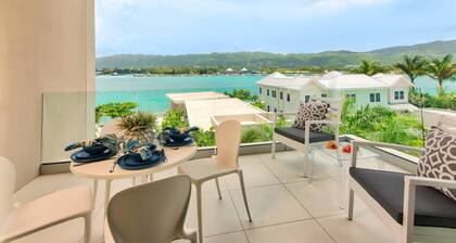 Stylish Paradise Luxury Waterfront Apartment at Soleil Residences