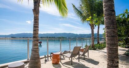 Stylish Paradise Luxury Waterfront Apartment at Soleil Residences