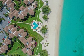 Apartment | 3 bedrooms - Garden View Unit at Plantana Condominiums (Seven Mile Beach)