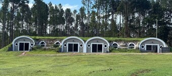 Hobbit Home for 6, Farm Stay w Goats & Fire Pits