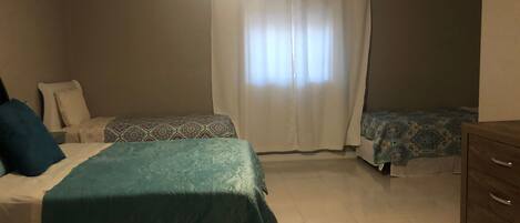 Travel crib, WiFi, bed sheets