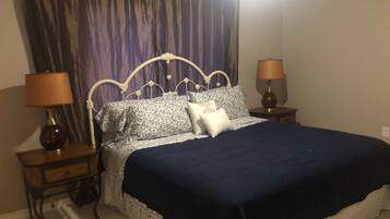 Travel crib, WiFi, bed sheets