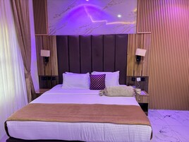 Exclusive Studio Suite, City View | Desk, laptop workspace, iron/ironing board, free WiFi