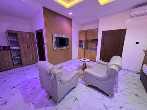 Exclusive Studio Suite, City View | Desk, laptop workspace, iron/ironing board, free WiFi - Silver Gate Hotel and Suites (Ilorin)