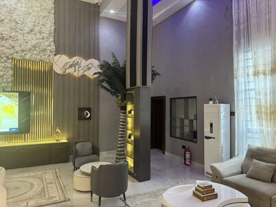 Silver Gate Hotel and Suites