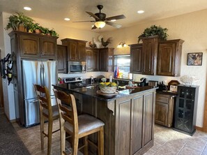 Fridge, microwave, oven, stovetop - Eva Jo’s Roost, The Hummingbird Hideaway With Stunning Lake Tenkiller Views (Vian)