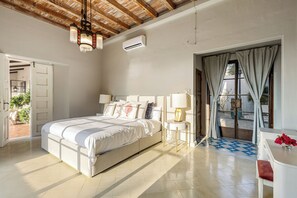 Fer et planche à repasser, accès à Internet, literie fournie