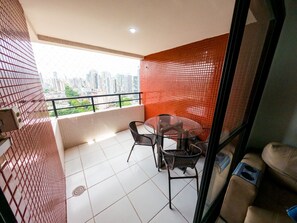 Outdoor dining - Umarizal Apartment COP30 (Belém)