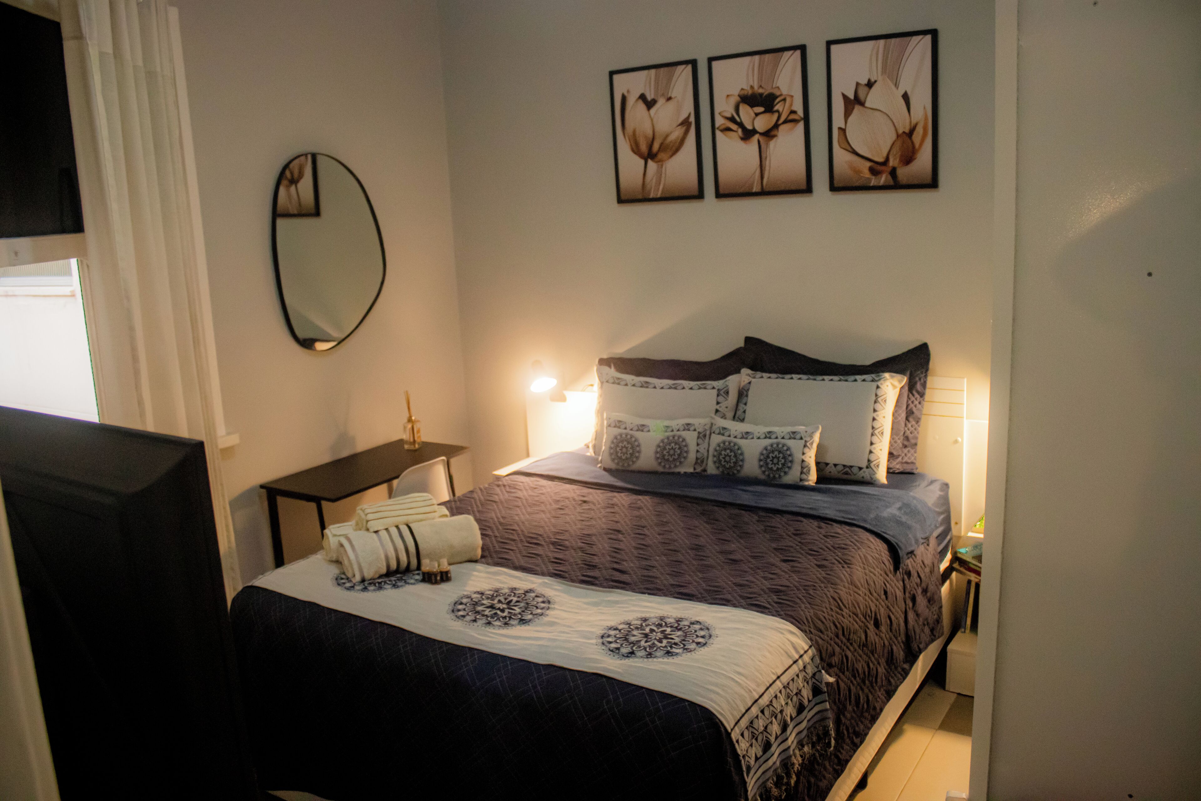 1 soverom, skrivebord, strykejern/-brett og wi-fi (inkludert)