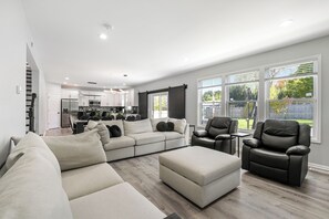 Smart TV, computer monitors