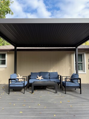 Terrace/patio - Remodeled 3BR Home, Park View + Outdoor space! Pet friendly :) (Englewood)