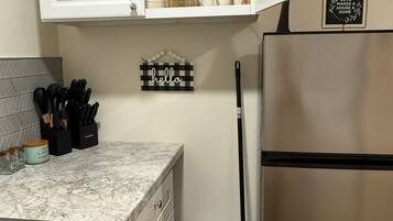 Coffee/tea maker, fridge, microwave, toaster