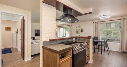 Cozy 3-Bedroom Townhome with AC - 3 Miles from OSU in Corvallis