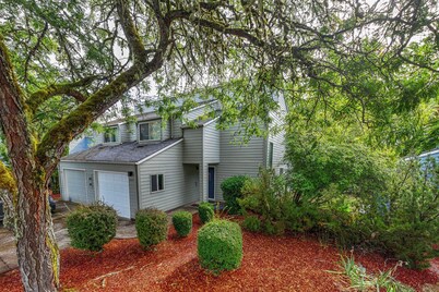 Cozy 3-Bedroom Townhome with AC - 3 Miles from OSU in Corvallis