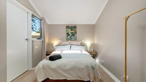 4 makuuhuonetta, silitysrauta/-lauta, ilmainen Wi-Fi, vuodevaatteet