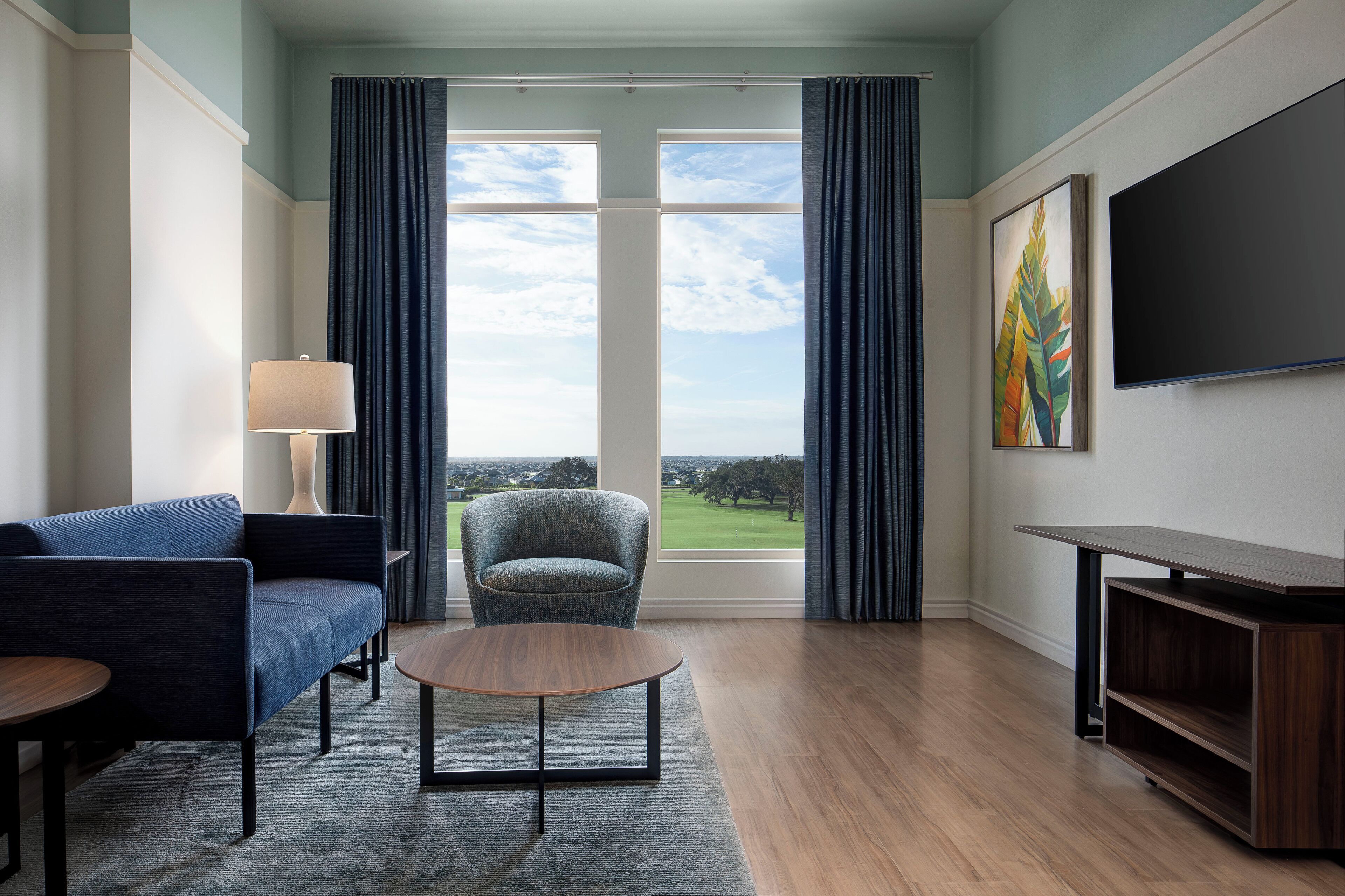 Junior Suite, 1 King Bed, Non Smoking | Living area