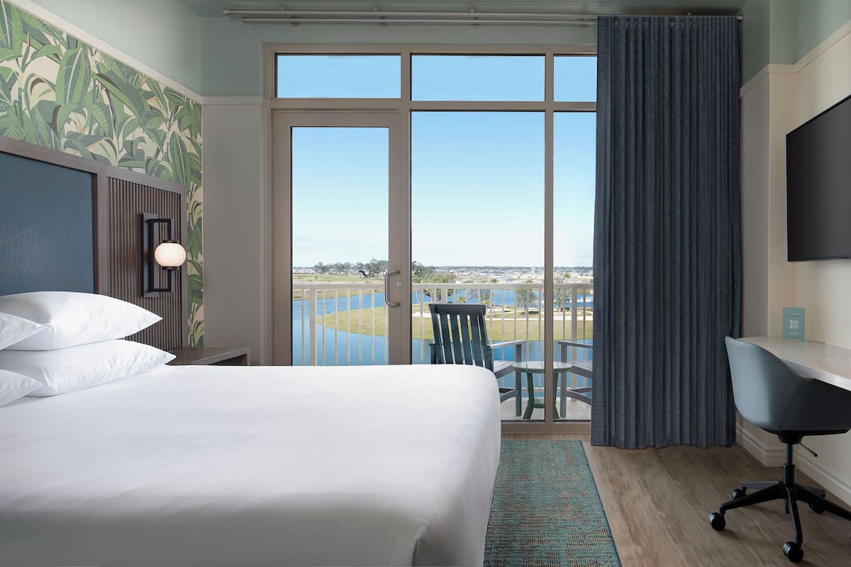 Room, 1 King Bed, Balcony | Premium bedding, in-room safe, blackout drapes, iron/ironing board