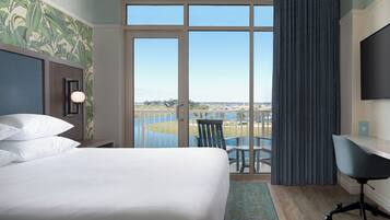 Camera, 1 letto king, balcone | Biancheria da letto di alta qualità, una cassaforte in camera