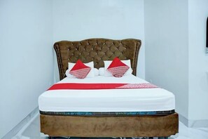Room - Hotel O Stasiun Cirebon Kejaksan Near Alun Alun Cirebon Formerly Family Homestay (Kedawung)
