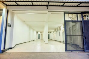 Unclassified image, 5 of 15, button - Hotel O Stasiun Cirebon Kejaksan Near Alun Alun Cirebon Formerly Family Homestay (Kedawung)