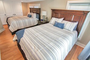 3 bedrooms, iron/ironing board, WiFi, bed sheets