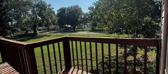 Cozy 2BR Main Floor Suite w/ Private Entrance and Huge Backyard Access