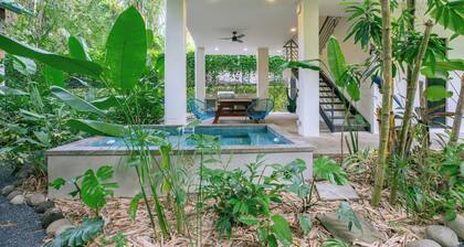 Elevated Home w/Rooftop Deck, near Guiones Beach & Shops