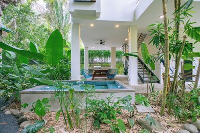 Elevated Home w/Rooftop Deck, near Guiones Beach & Shops
