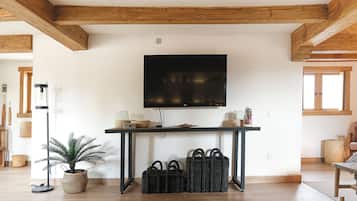 Deluxe Villa, Lake View | Television