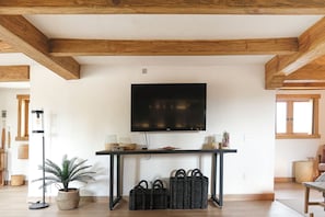 Deluxe Villa, Lake View | Television