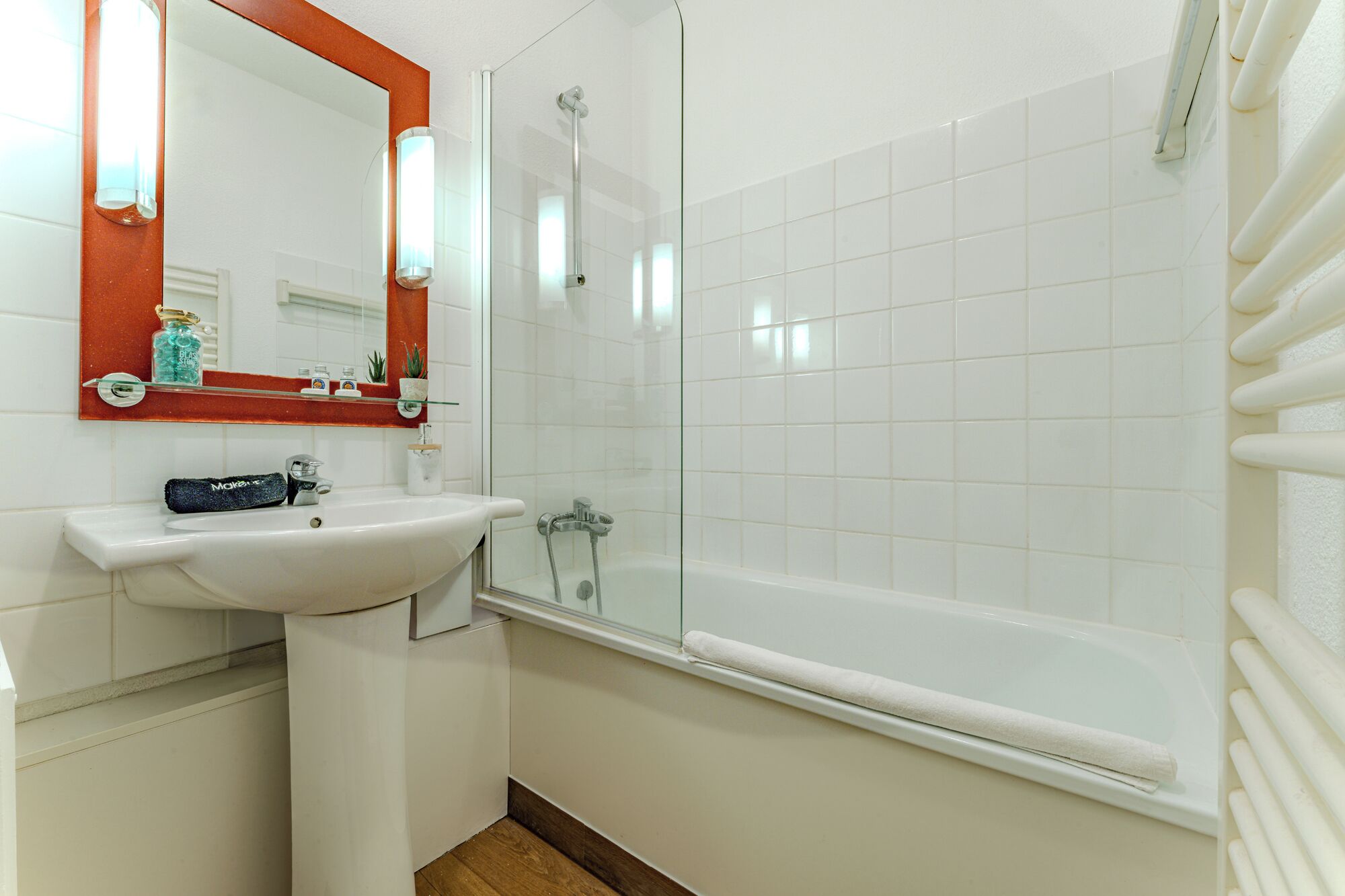 Kostenlose Toilettenartikel, Haartrockner, Handtücher, Seife