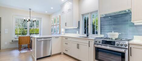 Micro-ondes, four, plaque de cuisson, lave-vaisselle