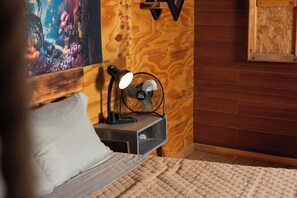 Chalet rustique classique, animaux de compagnie acceptés | Bureau, espace de travail pour ordinateurs portables