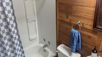SĂšche-cheveux, serviettes fournies, savon, papier toilette