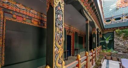 Taktsangri-La : Faraway Heaven