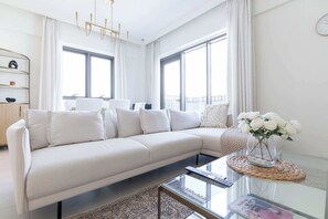 Apartment - Dubai Creek Harbour Sleeps 5 in a Great Location (Dubai)
