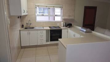 Micro-ondes, four, plaque de cuisson