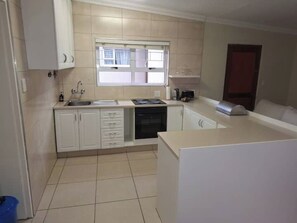 Micro-ondes, four, plaque de cuisson