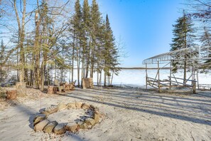 Property grounds - MacLeod Landing - Lakefront Cabin with Boat Dock + Full Gym + Game Room (Hayward)